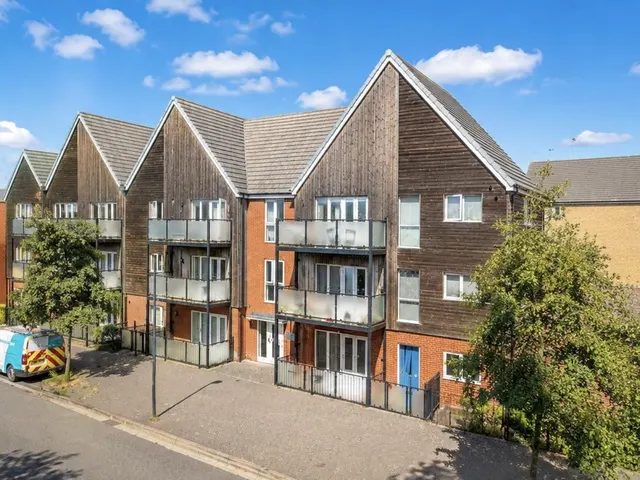 Laurens Van Der Post Way, Ashford, photo 1
