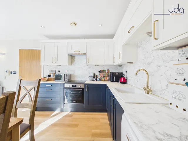 Aalborg Place, Stylish City Living, LA1, photo 3