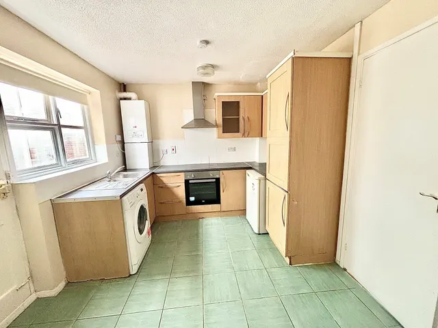 Blossom Close, Dagenham, RM9 6YE, photo 1