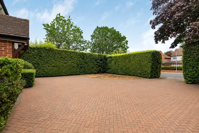 Photo 2 — Williams Way, Radlett, Hertfordshire, WD7 7EZ
