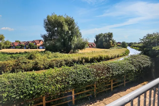 Long Meadow Drive, Hinckley, LE10, photo 2