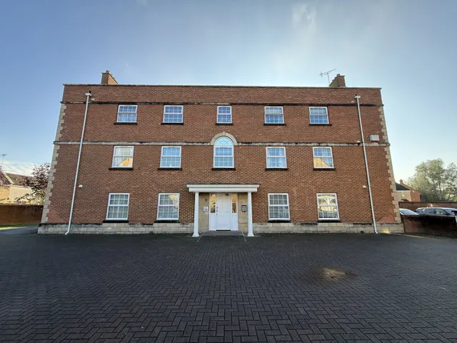 Boatman Close, Oakhurst, SN25, photo 1