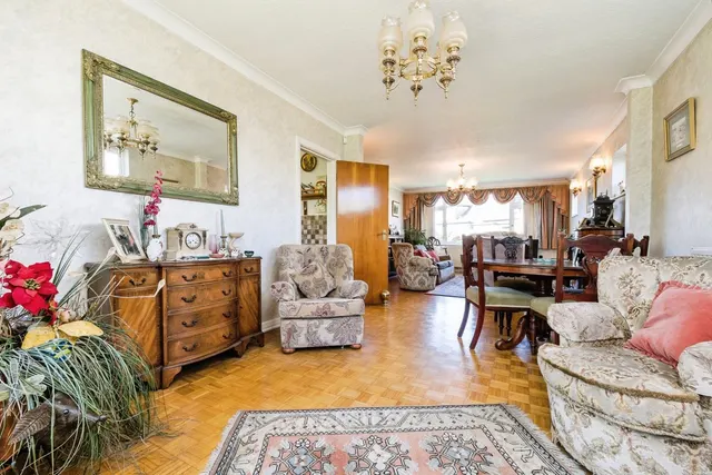 Photo 2 — Nursery Close, Woodford Green, IG8