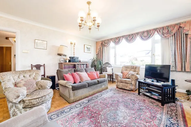 Photo 3 — Nursery Close, Woodford Green, IG8
