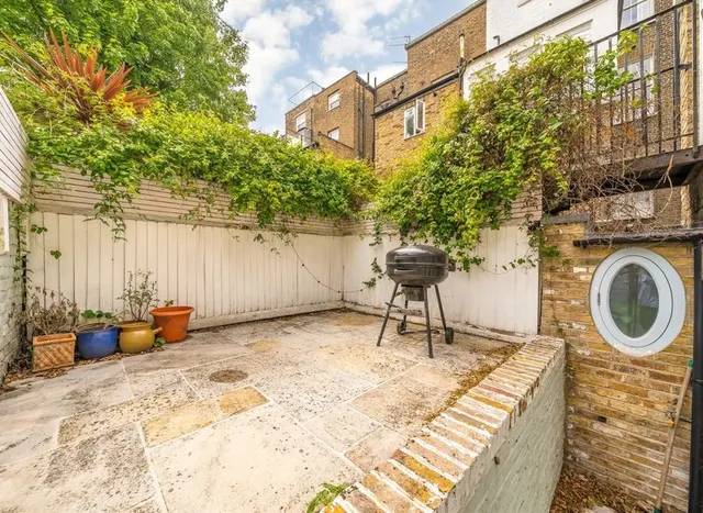 Photo 3 — Hildyard Road, Fulham, SW6