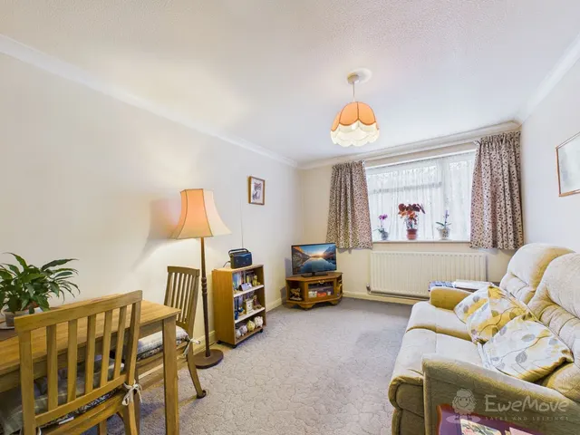 Wellington Avenue, Whitehill, GU35, photo 2