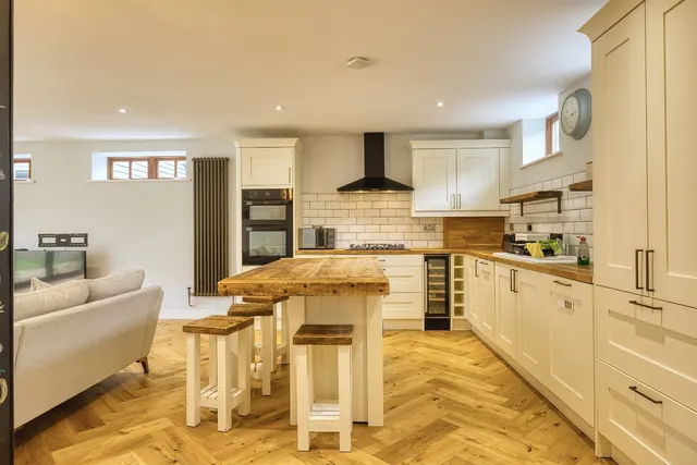 Manston Court Road, Ramsgate, CT12, photo 3
