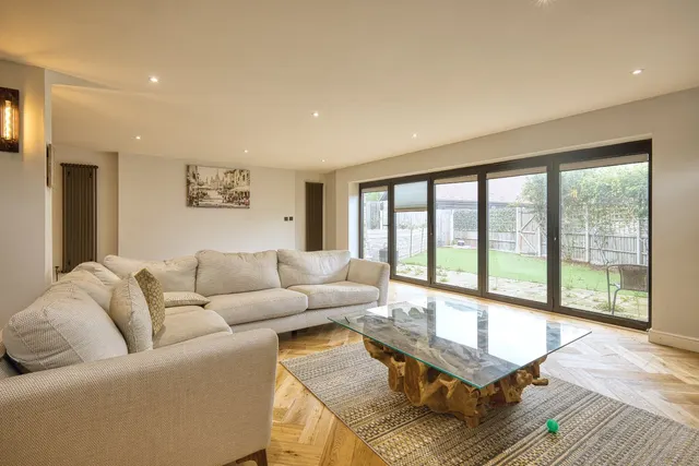 Manston Court Road, Ramsgate, CT12, photo 2