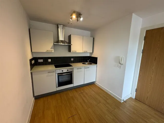 Otley Road, Bradford, BD3, photo 3