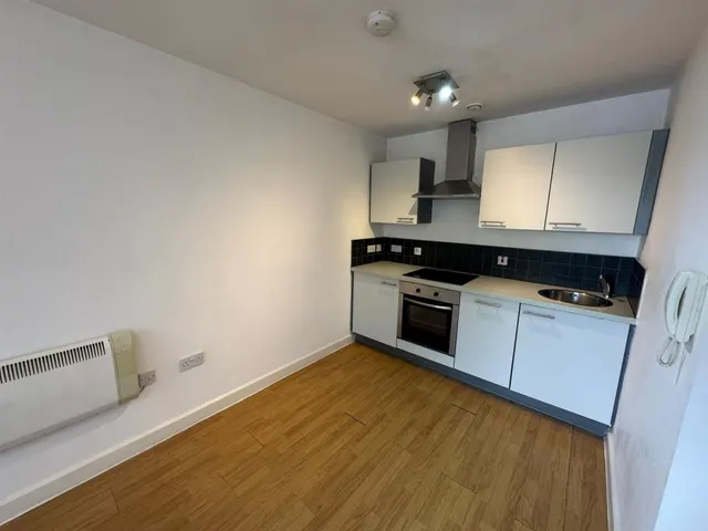 Otley Road, Bradford, BD3, photo 2