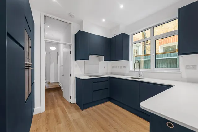 Ivy Crescent, London, W4, photo 2