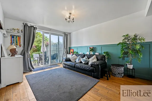 Photo 2 — Carlton Avenue West, Wembley, HA0
