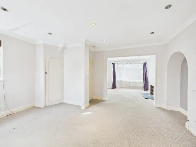 Rushams Road, Horsham, photo 2