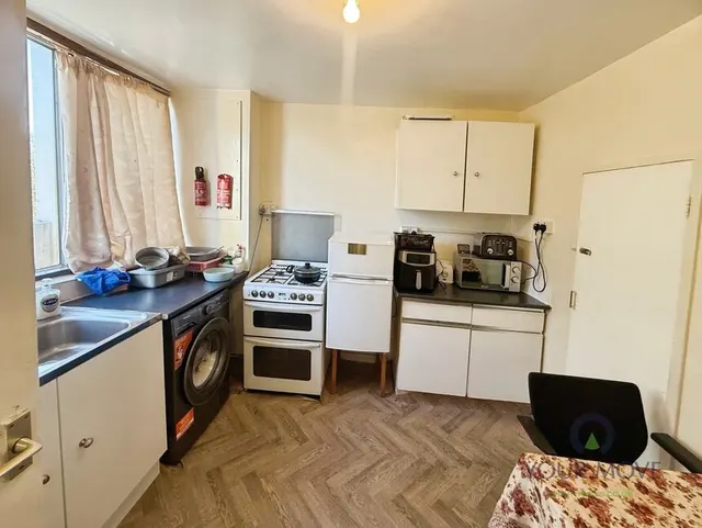 St. James's Crescent, London, SW9, photo 3