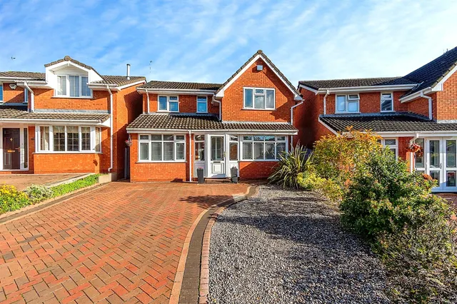 St. Lawrence Drive, Cannock, WS11, photo 1
