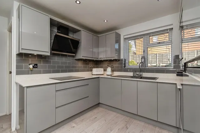 St. Lawrence Drive, Cannock, WS11, photo 2