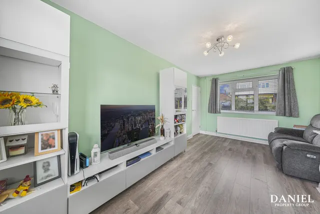 Kathleen Ferrier Crescent, Laindon, SS15, photo 2