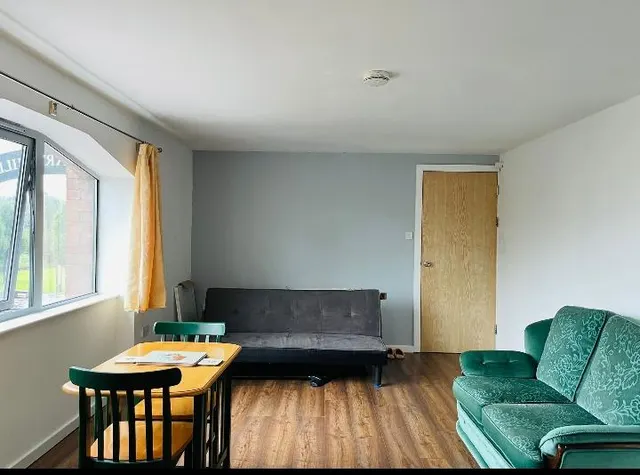 New Hall Lane, Preston, PR1, photo 3