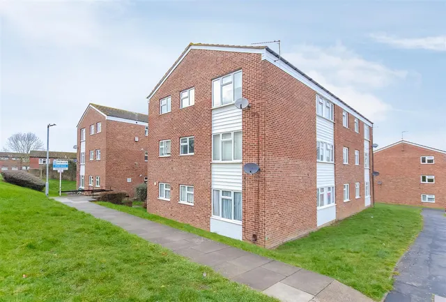 Lovejoy Lane, Windsor, Berkshire, SL4 4ND, photo 1