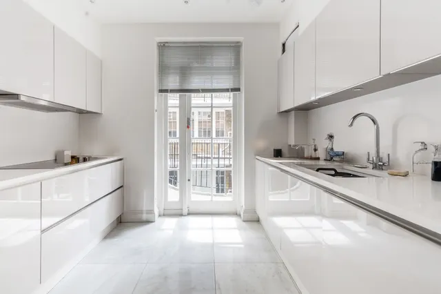 Photo 2 — 30 Thurloe Court, Fulham Road, London
