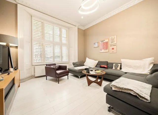 Photo 3 — Sussex Gardens, Hyde Park, W2
