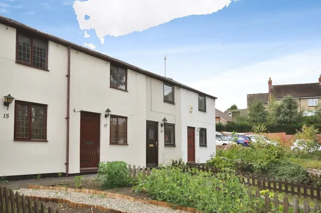 Photo 2 — Russell Rise, Luton, Bedfordshire, LU1