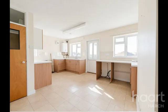 Ugg Mere Court Road, Ramsey Heights, PE26, photo 3