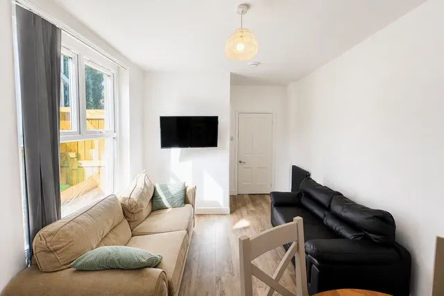 Caerau Road, Newport, NP20, photo 3
