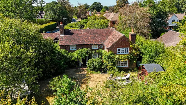 Gardeners Hill Road, Wrecclesham, GU10, photo 1