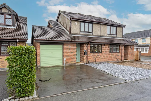Dayton Close, Coalville, photo 1