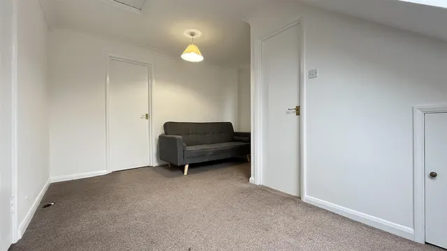Photo 3 — Cedar Road, Sutton, Surrey, SM2 5DJ
