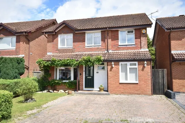 Hayes Walk, Smallfield, RH6, photo 3