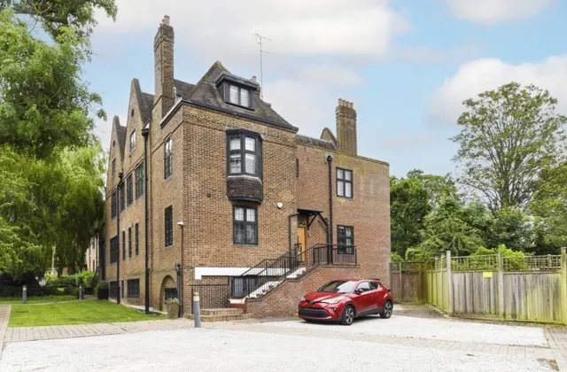 Wellgarth Road London NW11, photo 1
