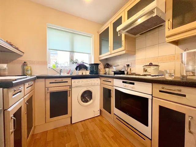 Photo 3 — Lloyd Close, Cheltenham, GL51