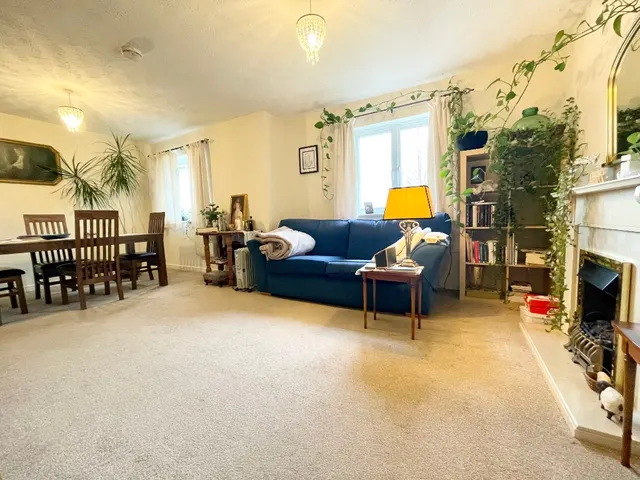 Photo 2 — Lloyd Close, Cheltenham, GL51