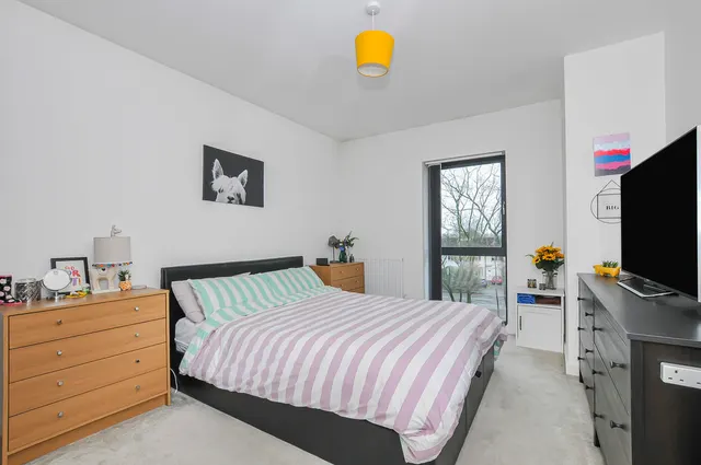 Photo 3 — Kellett Street, Percival House, UB10