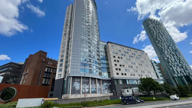 2 bedroom flat — Old Hall Street, LIVERPOOL