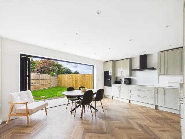Glenwood Drive, Oldland Common, BS30, photo 1