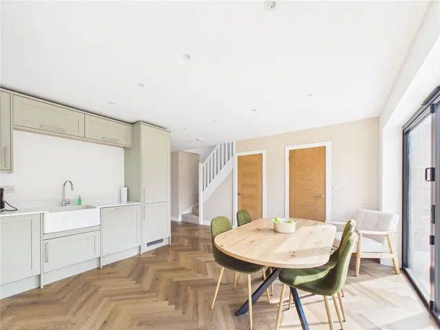 Glenwood Drive, Oldland Common, BS30, photo 2
