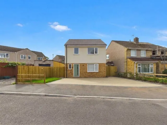 Glenwood Drive, Oldland Common, BS30, photo 3