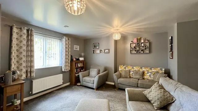 Pintail Close, Scunthorpe, photo 2