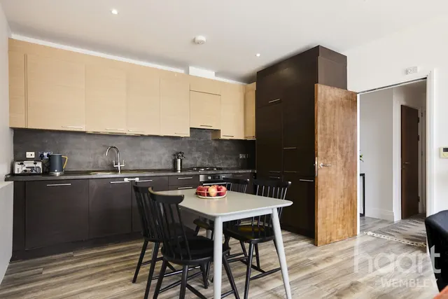 Manor Park Road, London, NW10, photo 3