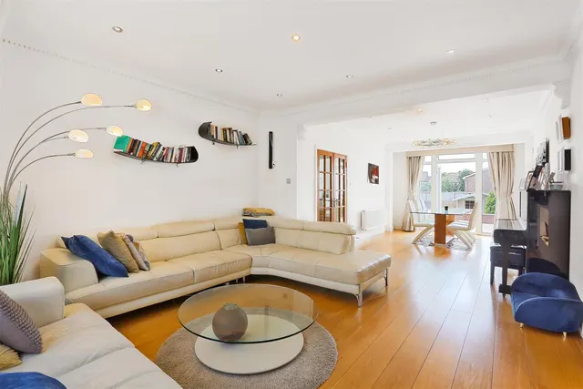 Photo 2 — Elm Way, Worcester Park, KT4 8LT