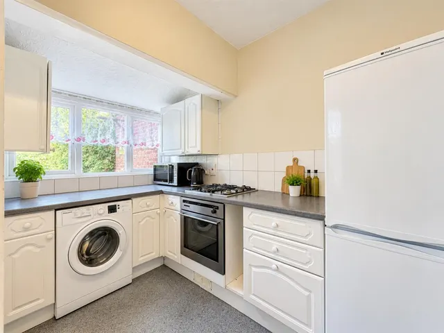 Terraced To LetGrove Road, Hounslow, TW3, photo 1