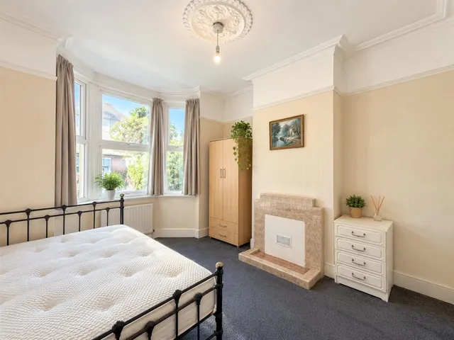 Terraced To LetGrove Road, Hounslow, TW3, photo 3