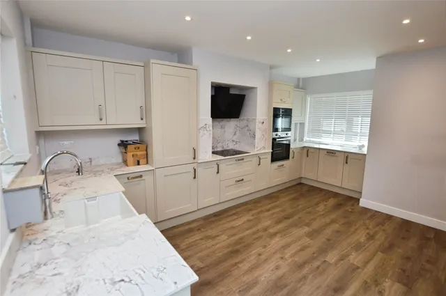 Middleton Park Avenue, Leeds, LS10, photo 2