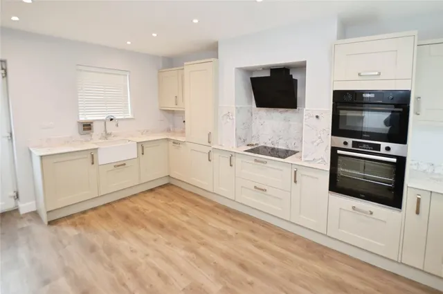 Middleton Park Avenue, Leeds, LS10, photo 3