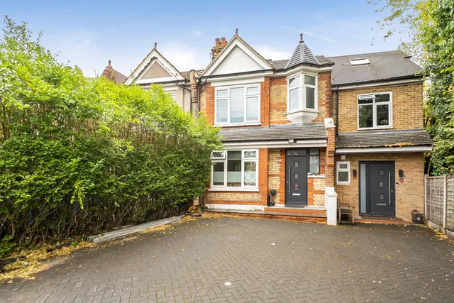 4 bedroom house — Brunswick Grove, Friern Barnet, London, N11