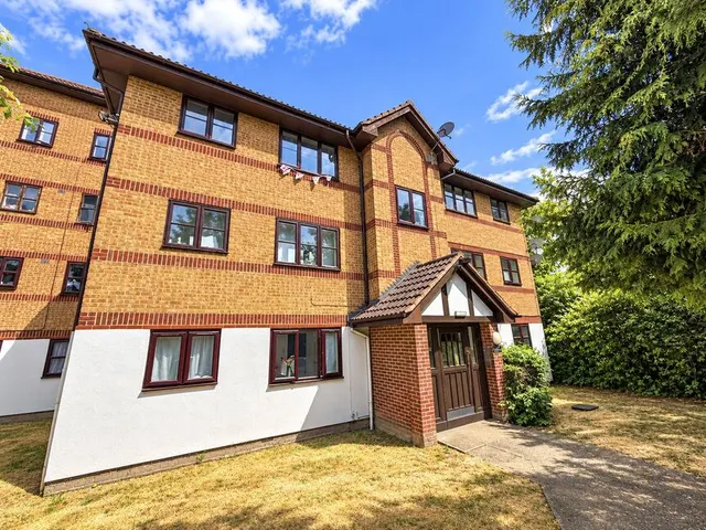 Frobisher Road, Erith, DA8, photo 1