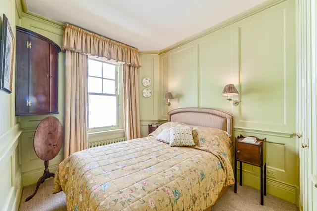 Photo 3 — 20 Crusader House, 14 Pall Mall, London